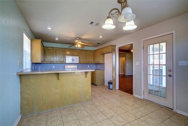 6910 Sayle Street, Greenville, TX 75402