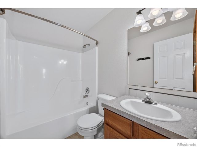 2460 Birdie Way, Milliken, CO 80543