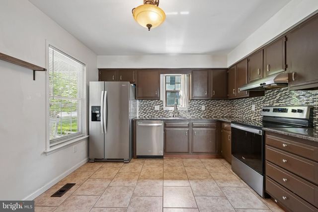 134 E 11TH AVE, Pine Hill, NJ 08021