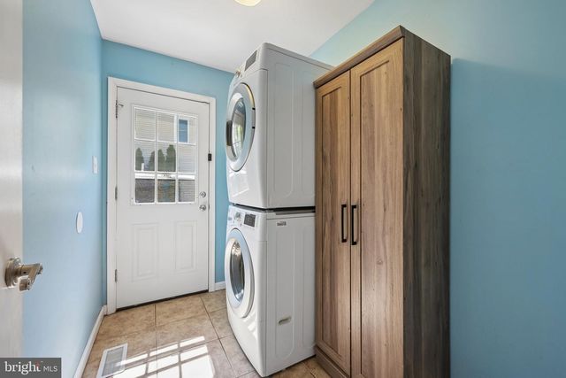 134 E 11TH AVE, Pine Hill, NJ 08021