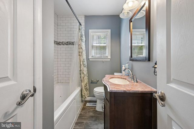 134 E 11TH AVE, Pine Hill, NJ 08021