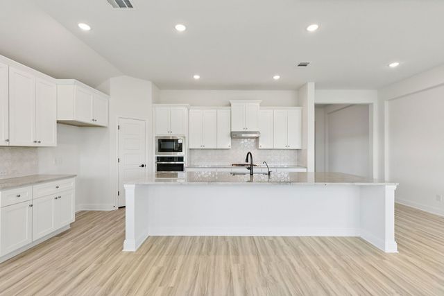 7701 Sheaves Trail, Joshua, TX 76058