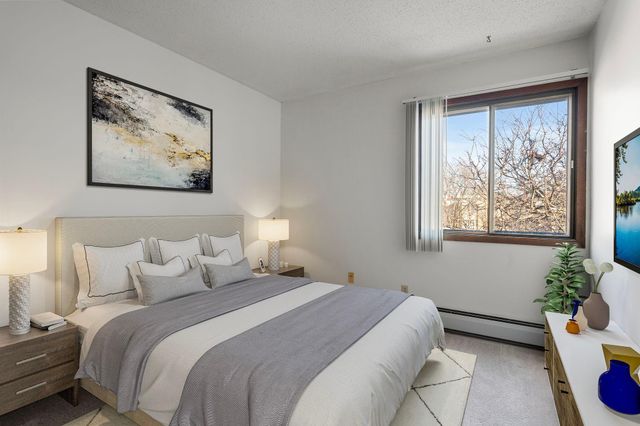 1903 Silver Bell Road 313, Eagan, MN 55122