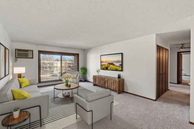 1903 Silver Bell Road 313, Eagan, MN 55122