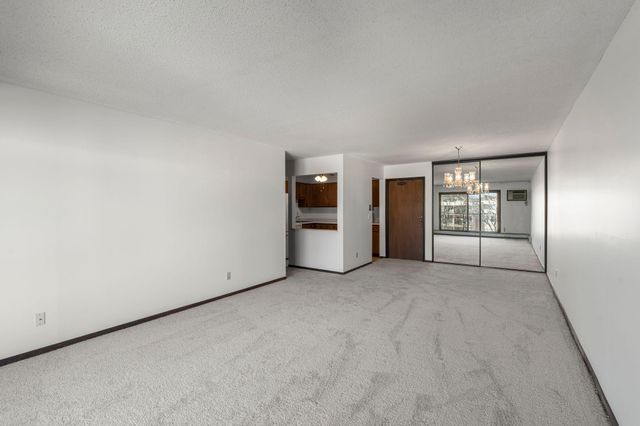 1903 Silver Bell Road 313, Eagan, MN 55122