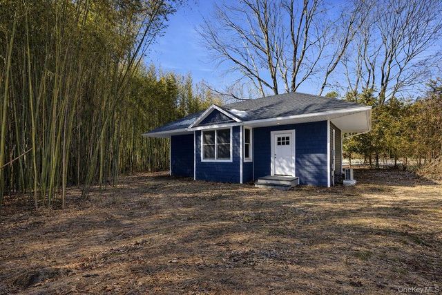 452 Montauk Highway, East Quogue, NY 11942