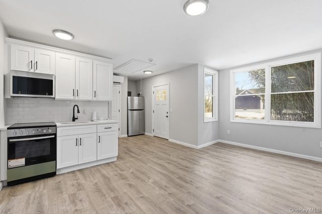 452 Montauk Highway, East Quogue, NY 11942