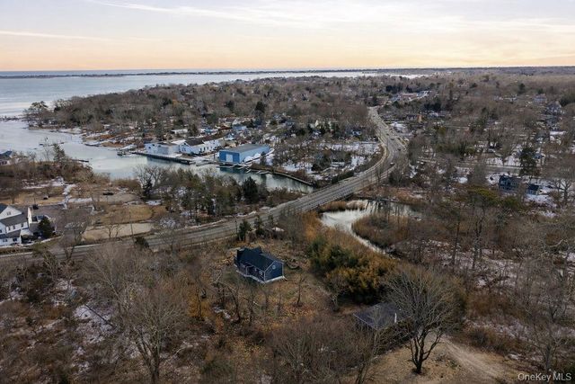 452 Montauk Highway, East Quogue, NY 11942