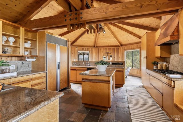 1100 Bayhills Dr, San Rafael, CA 94903