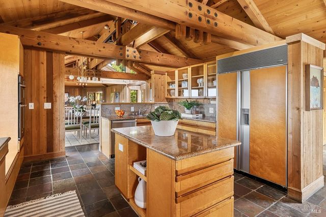 1100 Bayhills Dr, San Rafael, CA 94903