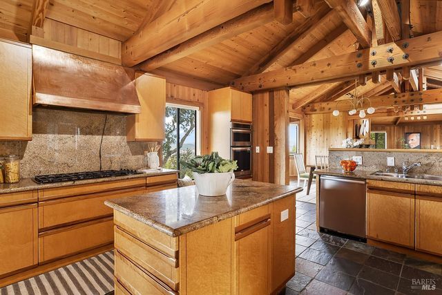 1100 Bayhills Dr, San Rafael, CA 94903