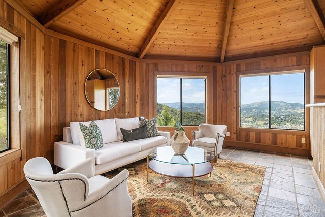 1100 Bayhills Dr, San Rafael, CA 94903