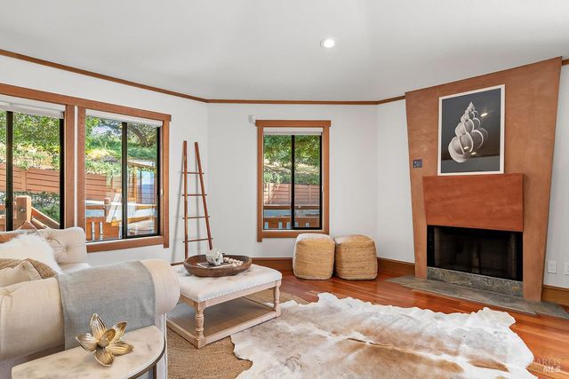 1100 Bayhills Dr, San Rafael, CA 94903