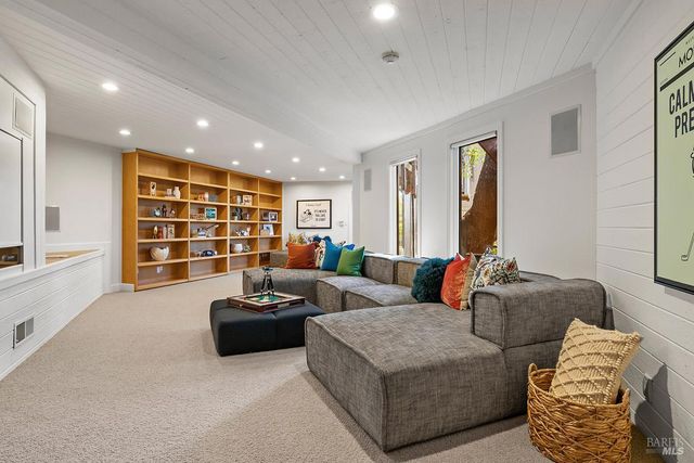 1100 Bayhills Dr, San Rafael, CA 94903