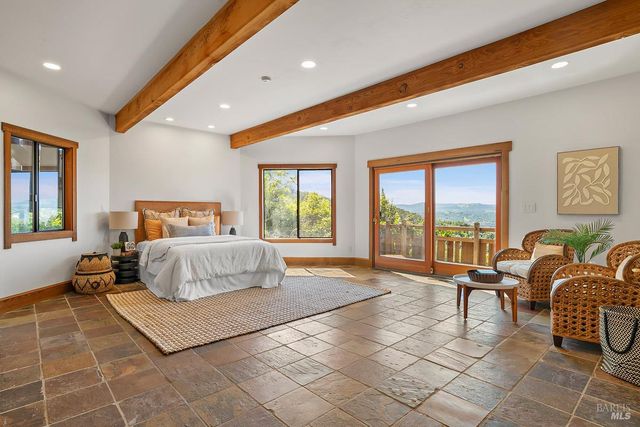 1100 Bayhills Dr, San Rafael, CA 94903