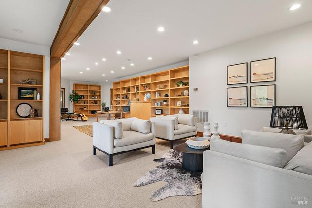 1100 Bayhills Dr, San Rafael, CA 94903