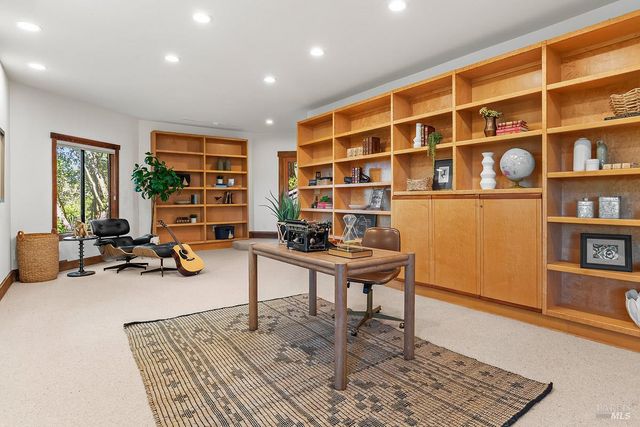 1100 Bayhills Dr, San Rafael, CA 94903