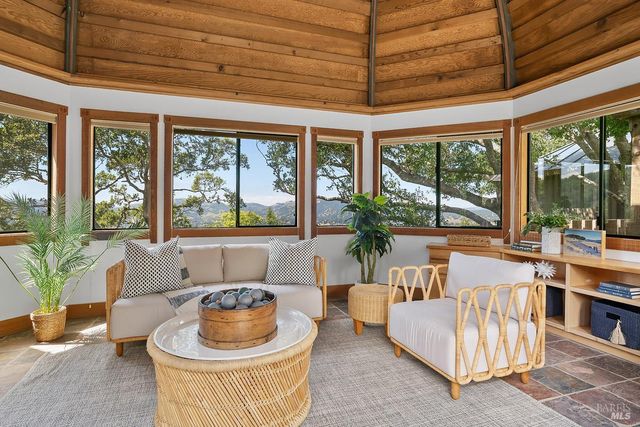 1100 Bayhills Dr, San Rafael, CA 94903