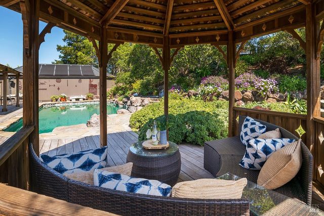 1100 Bayhills Dr, San Rafael, CA 94903