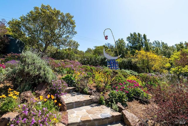 1100 Bayhills Dr, San Rafael, CA 94903