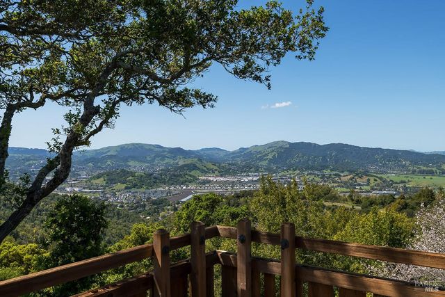 1100 Bayhills Dr, San Rafael, CA 94903