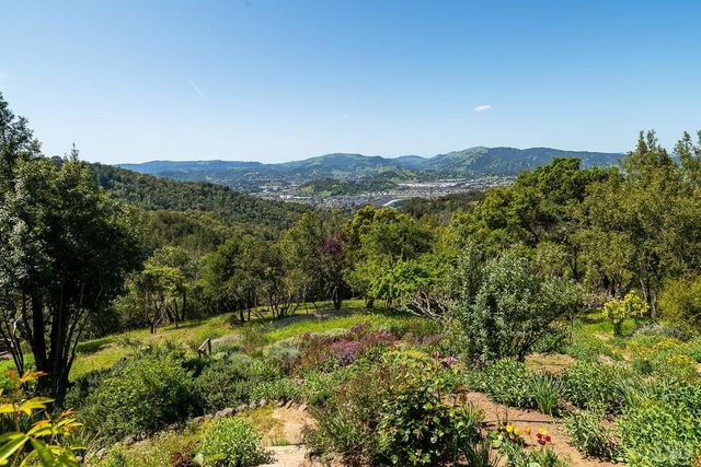 1100 Bayhills Dr, San Rafael, CA 94903