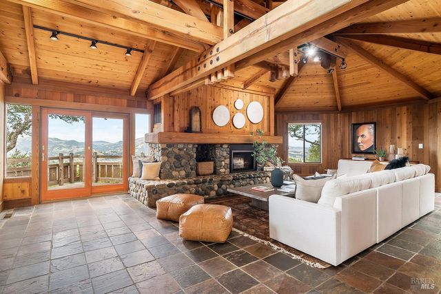 1100 Bayhills Dr, San Rafael, CA 94903