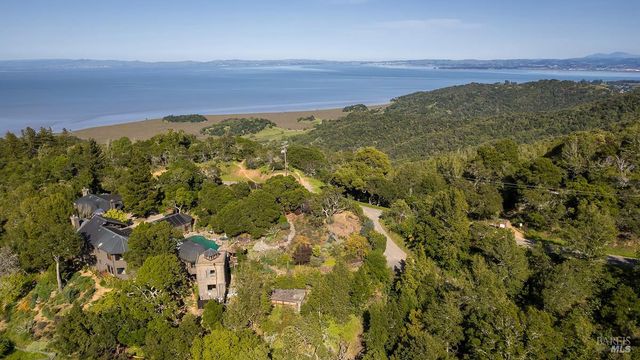 1100 Bayhills Dr, San Rafael, CA 94903