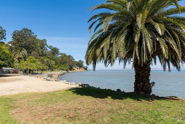 1100 Bayhills Dr, San Rafael, CA 94903