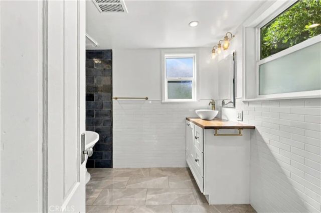 380 10th St, West, San Pedro, CA 90731