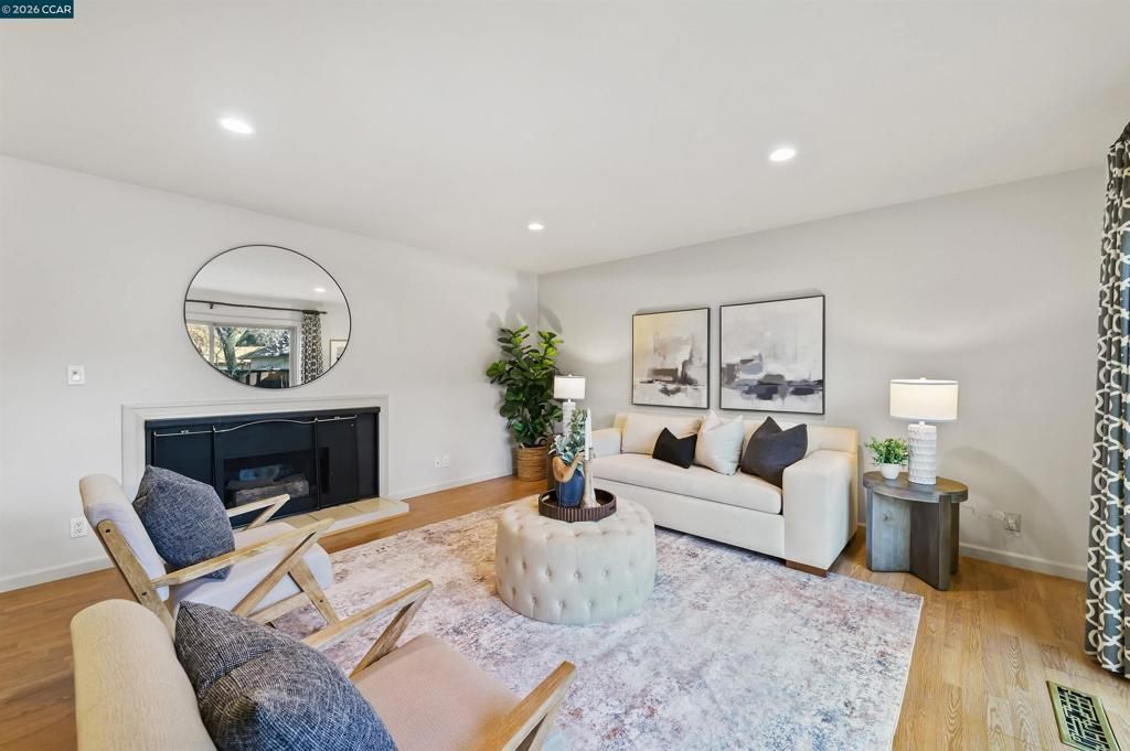 Image 5 of property listing at 1746 Candelero Ct, Walnut Creek, CA 94598