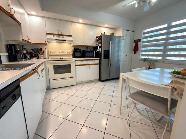 1151 SW 128th Ter 104D, Pembroke Pines, FL 33027