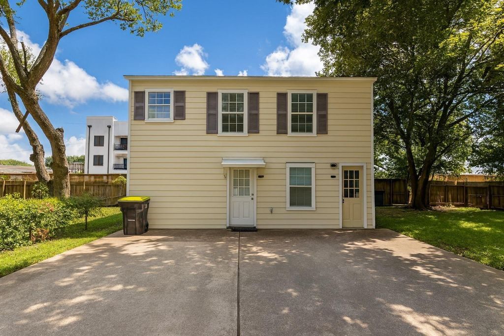 422 W Burleson Street, Wharton, TX 77488