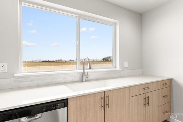 925 E Crab Springs St, Nampa, ID 83686