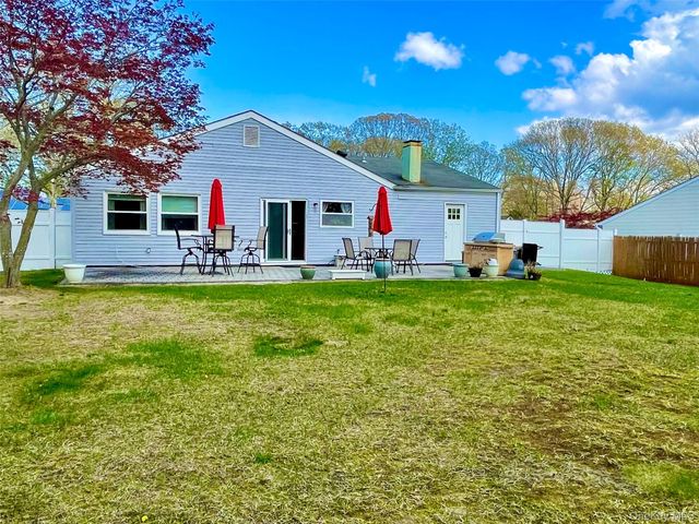 8 Tahoe Court, Coram, NY 11727