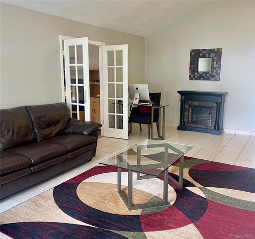 8 Tahoe Court, Coram, NY 11727