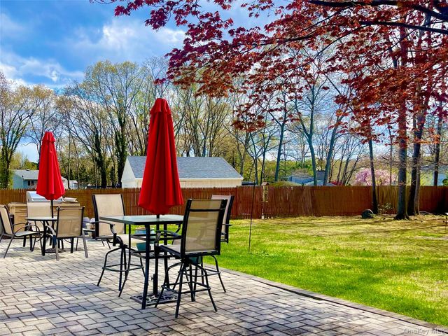 8 Tahoe Court, Coram, NY 11727