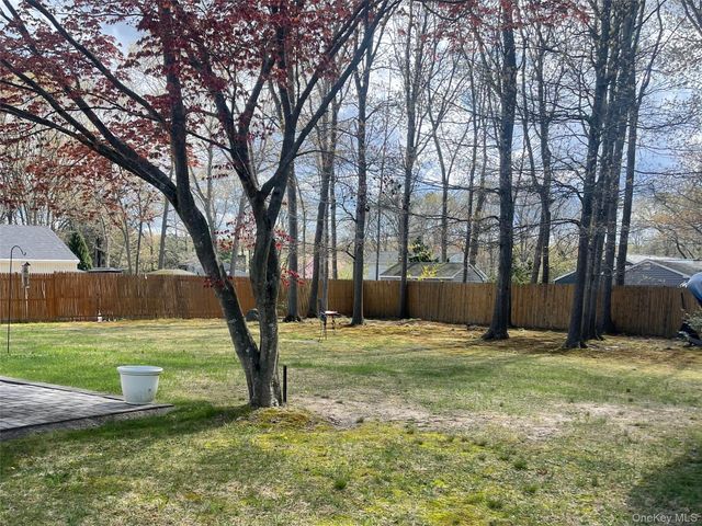 8 Tahoe Court, Coram, NY 11727