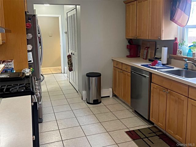 8 Tahoe Court, Coram, NY 11727