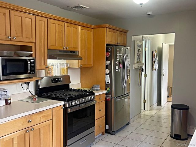 8 Tahoe Court, Coram, NY 11727
