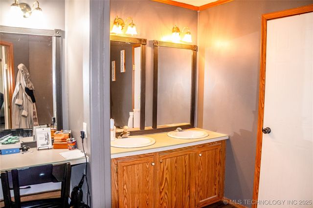 1925 N Old Highway 70, Dickson, OK 73401