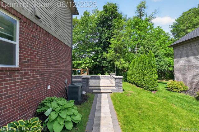 2976 Andlaur Drive, Rochester Hills, MI 48307