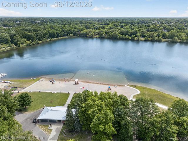 2976 Andlaur Drive, Rochester Hills, MI 48307