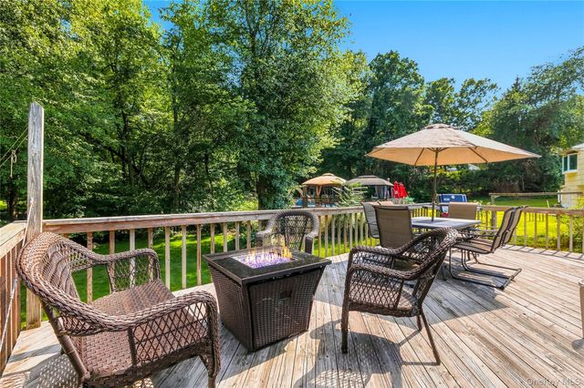 15 Hood Place, Cortlandt Manor, NY 10567