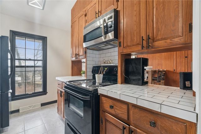 3824 Wenig Road NE, Cedar Rapids, IA 52402