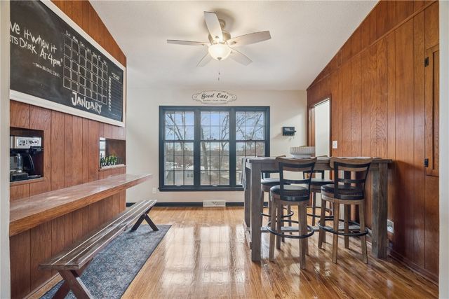 3824 Wenig Road NE, Cedar Rapids, IA 52402