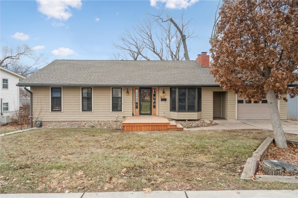 3824 Wenig Road NE, Cedar Rapids, IA 52402