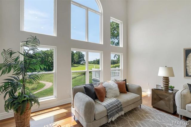 9217 Caddyshack Circle, Sunset Hills, MO 63127