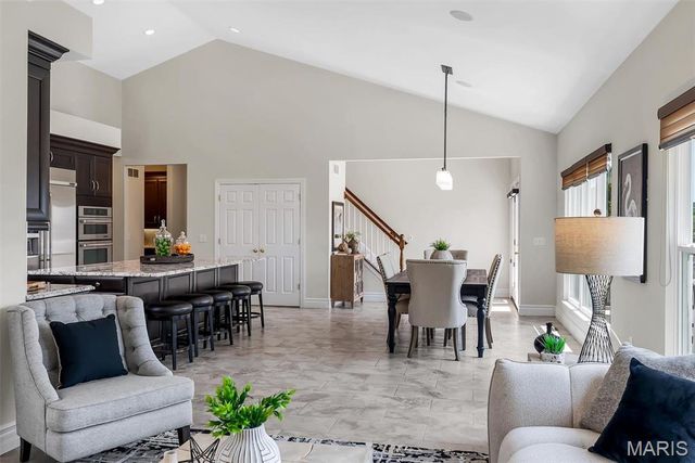 9217 Caddyshack Circle, Sunset Hills, MO 63127