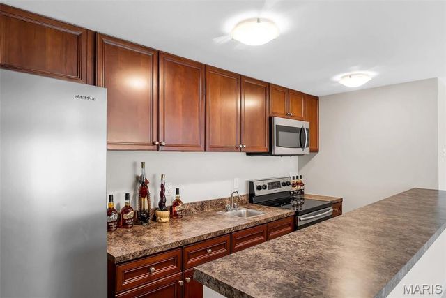 9217 Caddyshack Circle, Sunset Hills, MO 63127